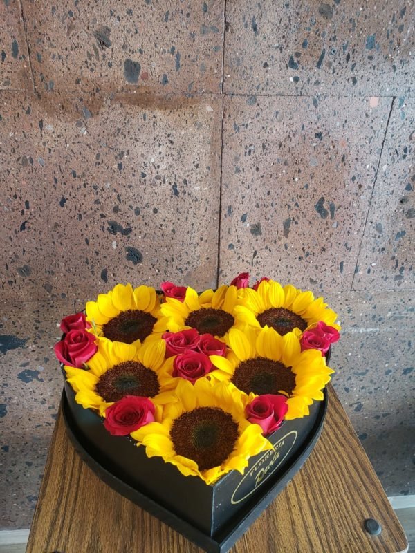 Caja de Corazón con Girasoles