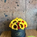 Cilindro Girasoles con Rosas